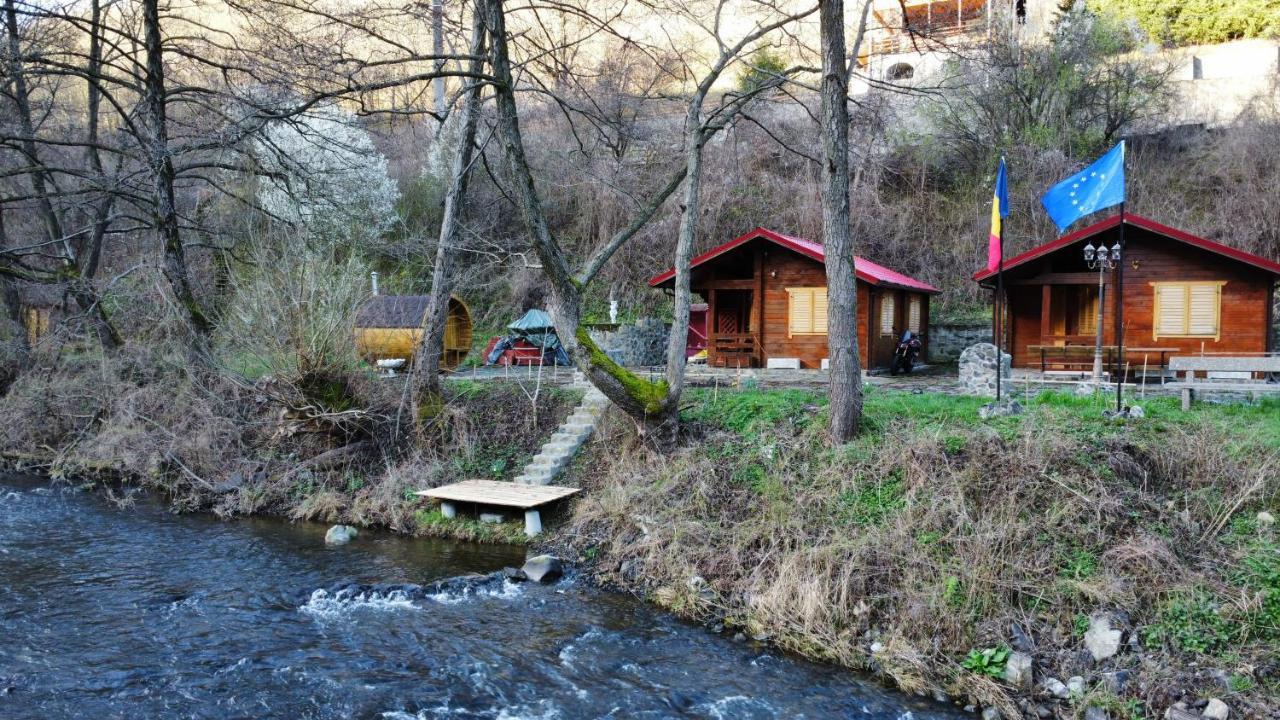 Eden Natural Resort - Transalpina Capalna エクステリア 写真