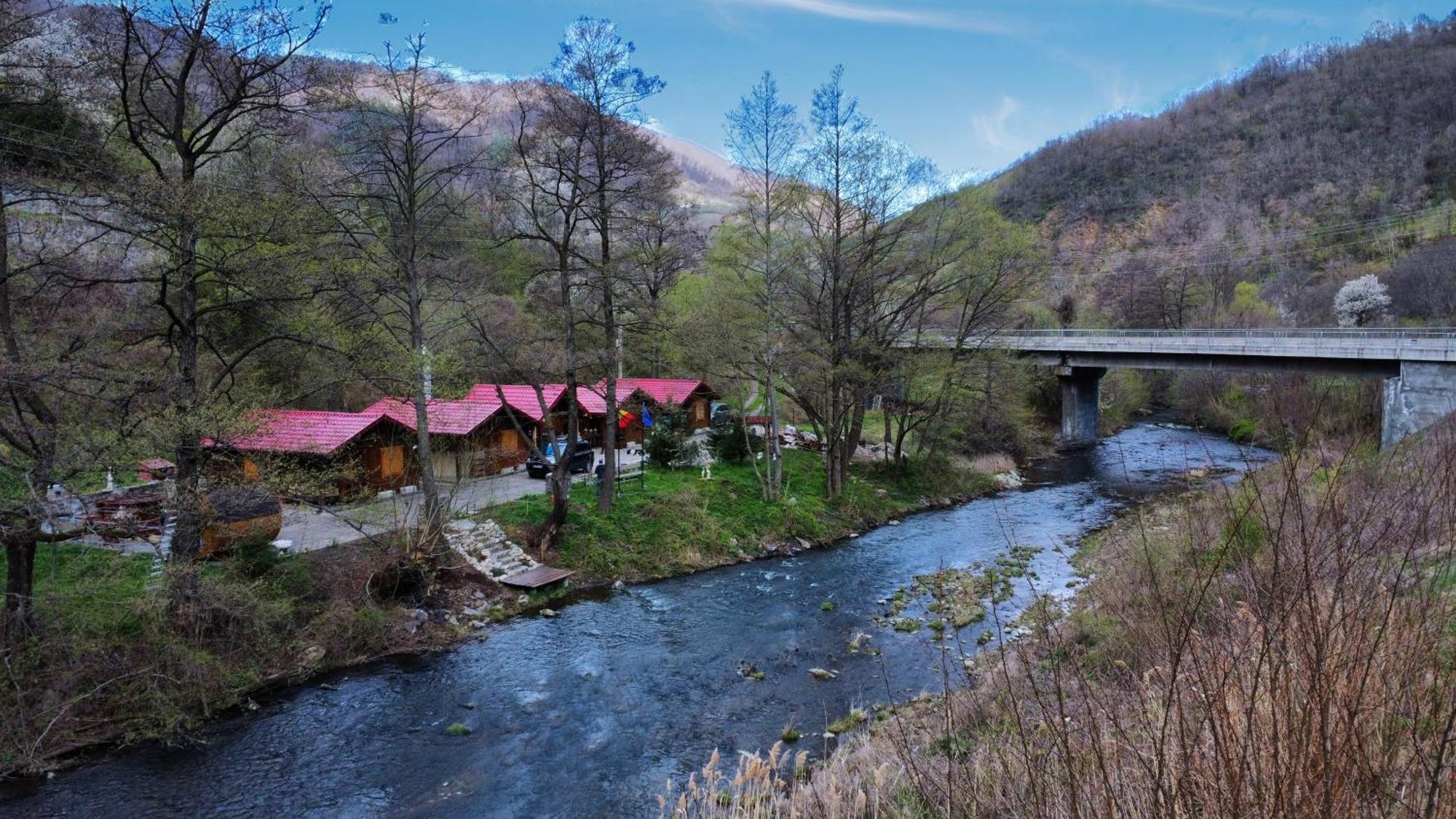 Eden Natural Resort - Transalpina Capalna エクステリア 写真